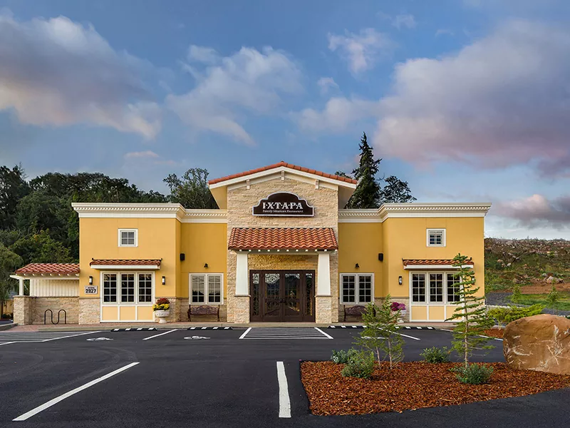 Cur Metal Restaurant Aedificium Repositoque Traditional Restaurant Construction?